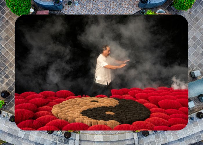 Explore the ancient concept of Yin and Yang. This guide delves into its meaning, symbolism, and practical applications for achieving balance in modern life, relationships, and personal well-being.